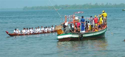 om took boat races in the koh kong river