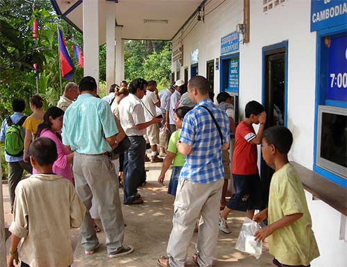 wait to come in, wait to go out from the koh kong border crossing